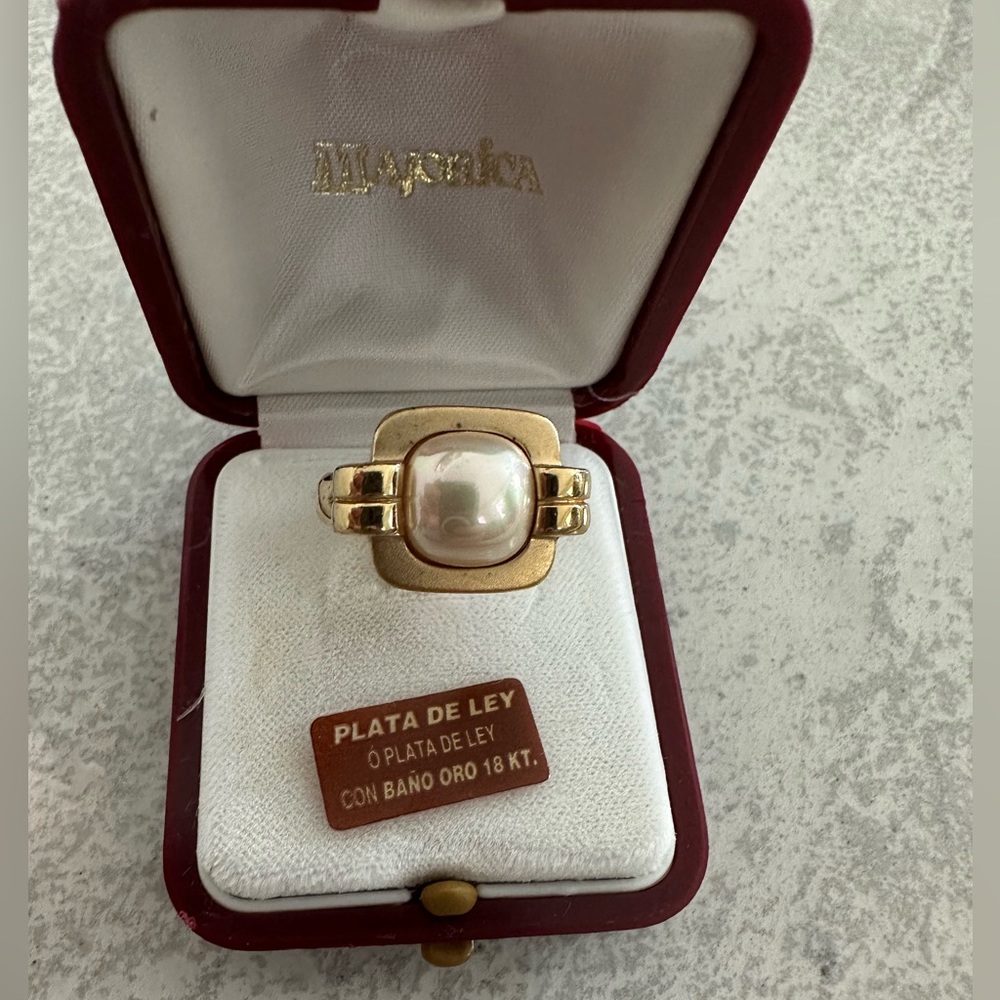 Gold plated band with Majorica pearl center